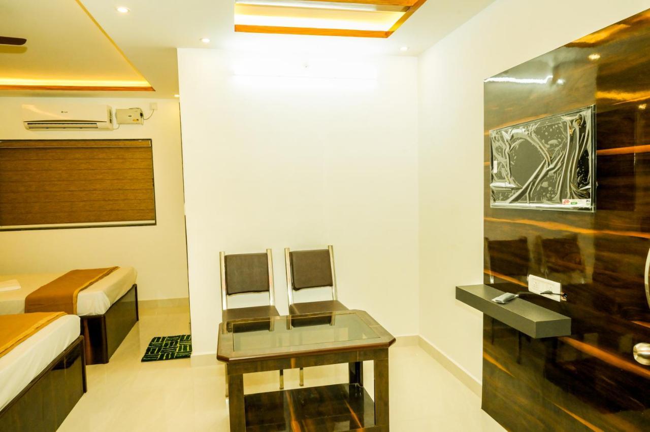 S S Residency Hotel Padubidri Exterior foto