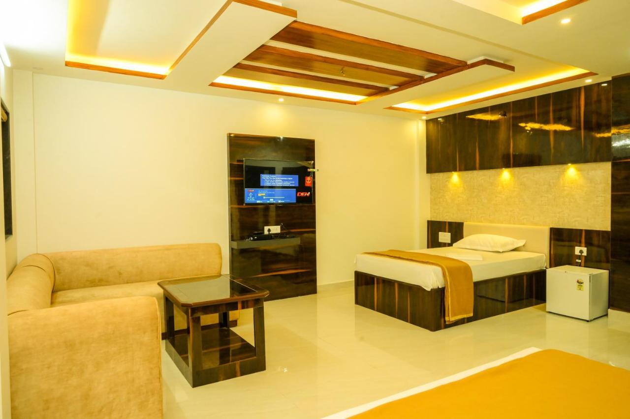 S S Residency Hotel Padubidri Exterior foto
