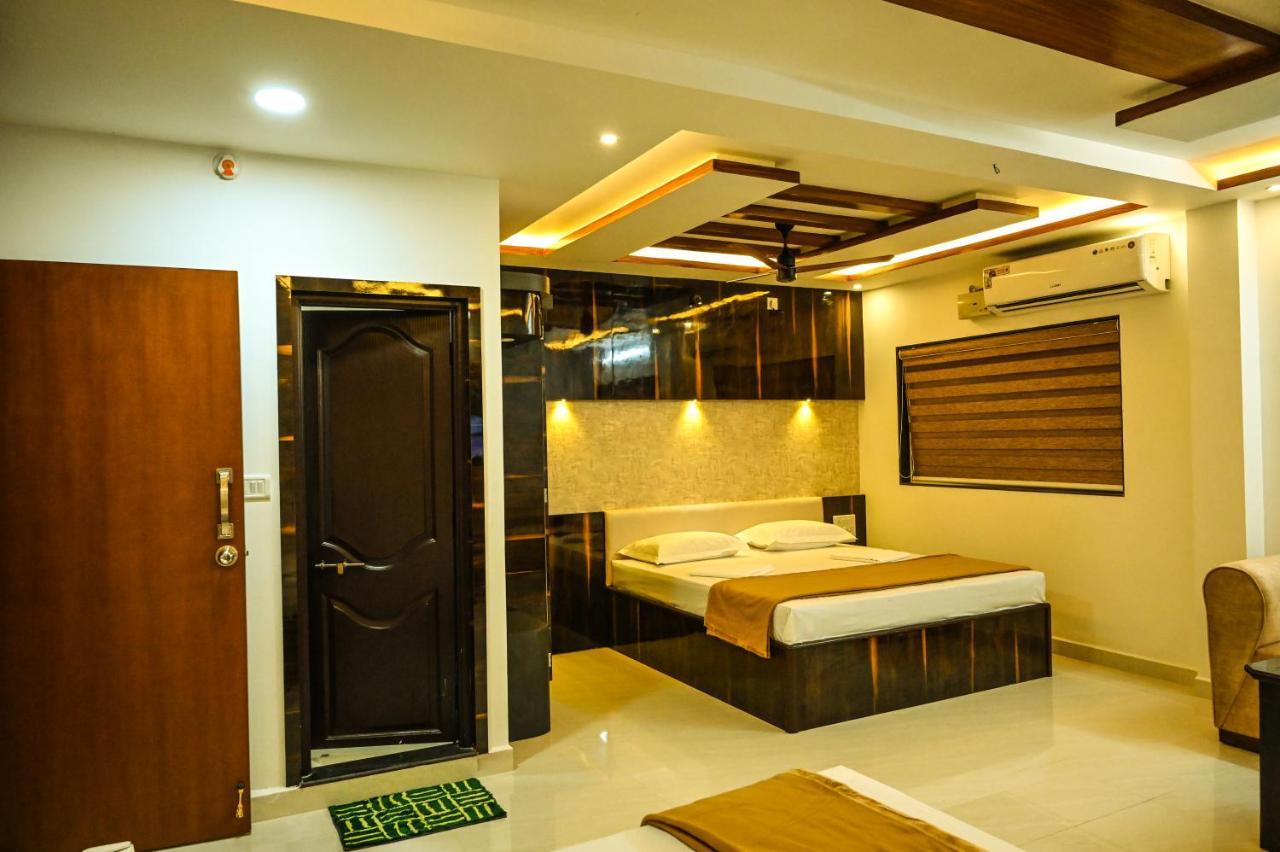 S S Residency Hotel Padubidri Exterior foto