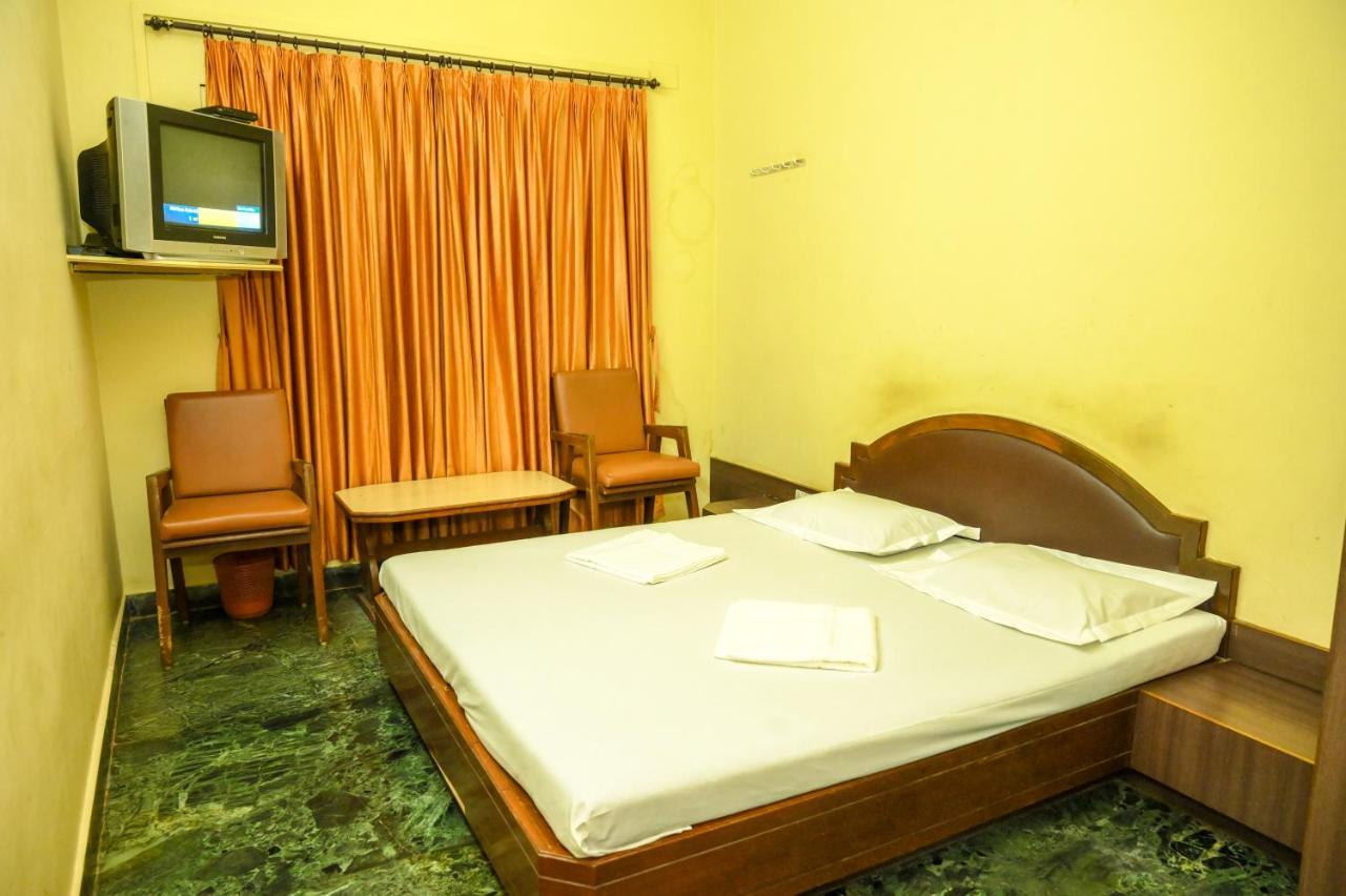 S S Residency Hotel Padubidri Exterior foto