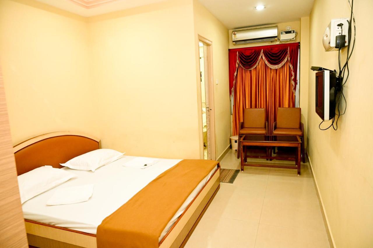 S S Residency Hotel Padubidri Exterior foto