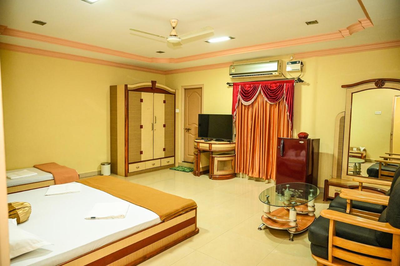 S S Residency Hotel Padubidri Exterior foto